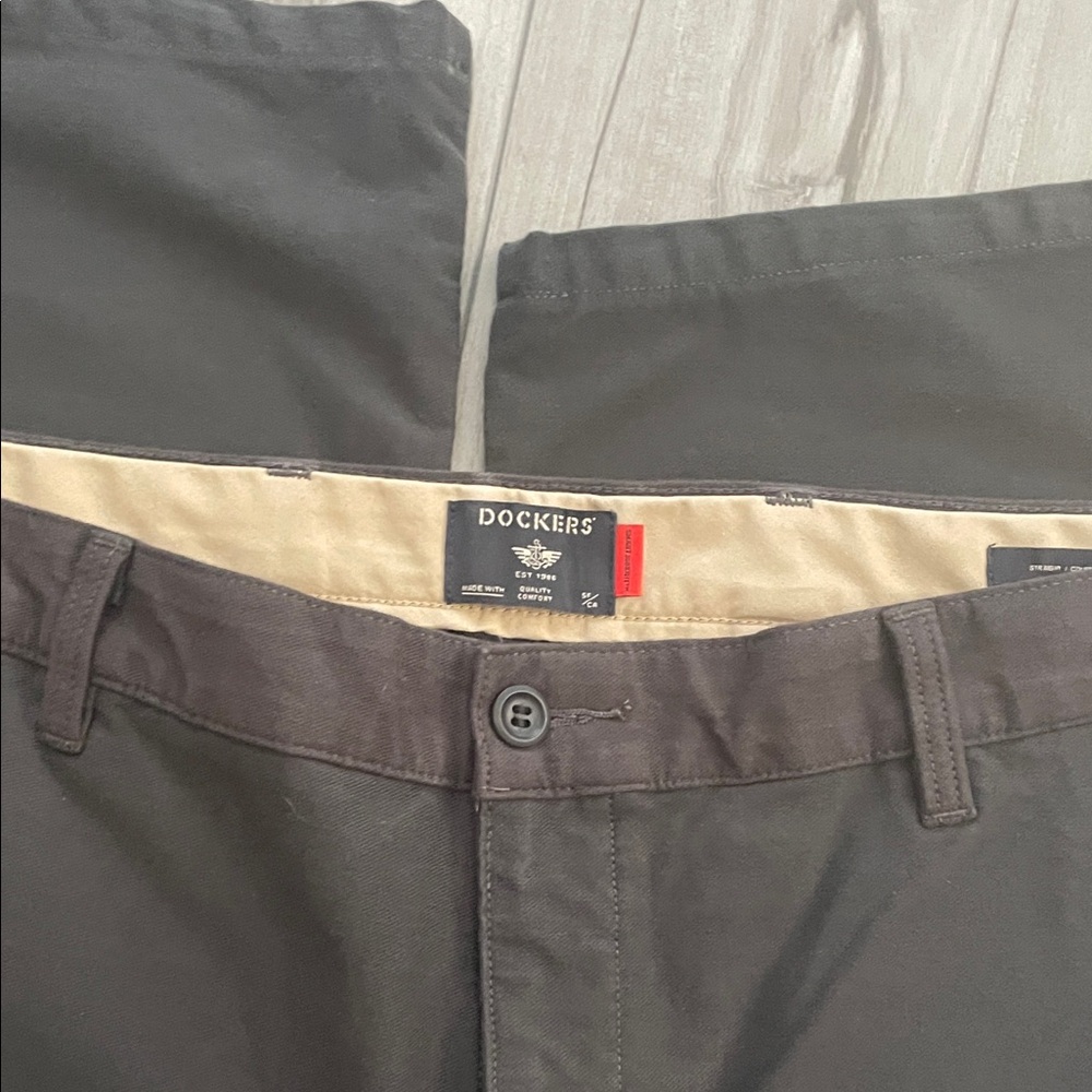Dockers Men's Charcoal Chinos